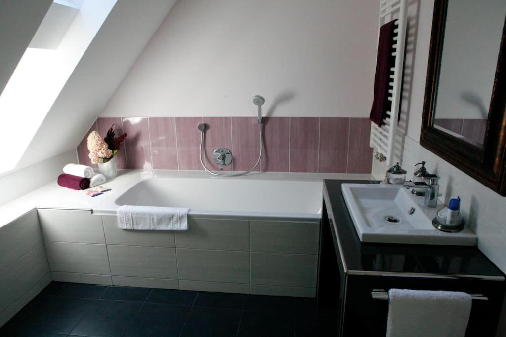 HeekHaus Keppelborg: Zi Antonia Mit Kirchplatzblickアパートメント エクステリア 写真